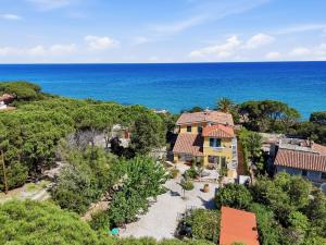 an aerial view of a house and the ocean at B&b Giglio di Mare in Cala Liberotto