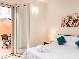a bedroom with a bed with towels on it at Corte Dei Fiori Acquaviva Apartments in Marittima +61 photos