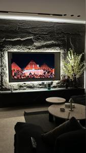 a living room with a flat screen tv on a wall at شقة مفروشة أنيقة وهادئه in Al Ahsa
