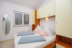 a bedroom with two beds and a window at Apartmani Villa Antonio in Makarska