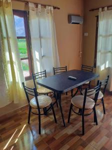 a dining room table with chairs and a black table at La Posta de Gherard in Maimará