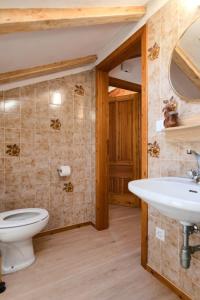 a bathroom with a toilet and a sink at Casa dello Scoiattolo in Bieno
