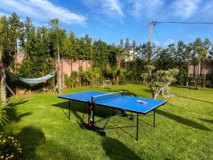 a ping pong table in the middle of a yard at Villa Ramona, Calme, Luxe et Piscine in Marrakesh +48 photos