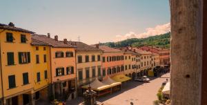 a view of a city street with buildings at la Pace camere con bagno nel centro storico di Stia in Stia