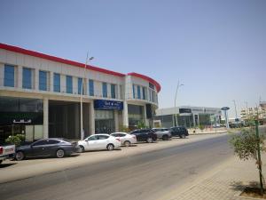 a row of cars parked in front of a building at فندق الجادل Al Jadel Hotel in Al Kharj