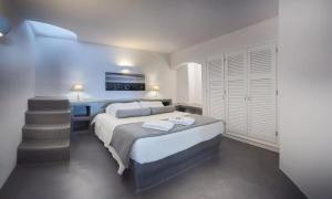 Krevet ili kreveti u jedinici u okviru objekta Anema Boutique Hotel & Villas Santorini +190 fotografija