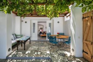 Popločano dvorište ili prostor na otvorenom u objektu Anema Boutique Hotel & Villas Santorini