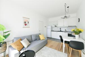 a living room with a couch and a kitchen at Apartmán Kolonáda in Poděbrady