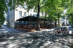 a group of bikes parked in front of a restaurant at Apartmán Kolonáda in Poděbrady
