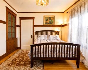 a bedroom with a bed and a chandelier at Victorian Condo in Boston +9 photos