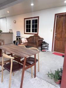 a living room with a wooden table and a couch at La Paula Hostel in San Juan