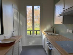a kitchen with a sink and a counter top at La Maisonnette de Fontaine - Au calme avec jardin in Fontaine-sous-Jouy