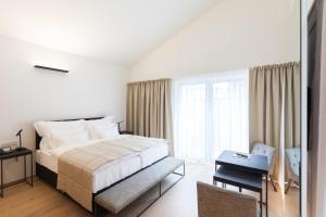 A bed or beds in a room at MÖRWALD Relais & Châteaux Hotel am Wagram