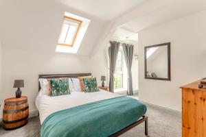 a bedroom with a bed and a mirror at 6 Bed in Holsworthy oc-s41430 in Merryfield