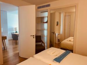 a room with a bedroom with a bed and a mirror at Sonho de Sesimbra in Sesimbra +43 photos