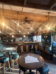 a restaurant with tables and chairs and a bar at Admiral's Cove Resort in Lemoyne