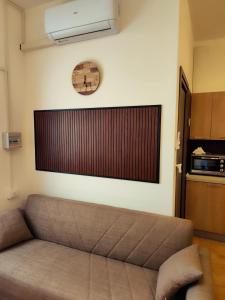 a couch sitting in a living room with a wall at brezza marina in Siderno Marina