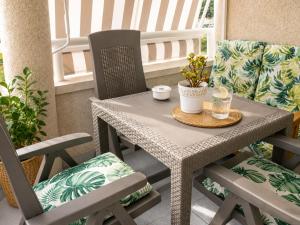 a table and two chairs on a balcony with a table and two cups at Tramuntana apart in Calafell
