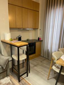 a kitchen with a table with chairs and a stove at Liams Cozy Villa in Korçë