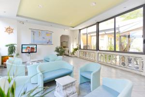 TV a/nebo společenská místnost v ubytování Hotel Flora