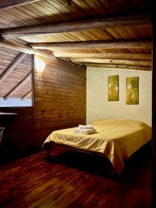 a bedroom with a bed in a wooden room at Piedra Serrana in San Antonio de Arredondo
