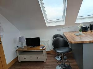 a room with a desk with a computer and a chair at Radharc soiléir in Doolin