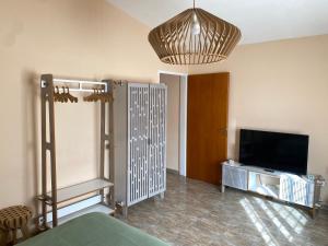 a room with a bed and a tv and a room with a bed gmaxwell gmaxwell at Casa Ayacucho in Alta Gracia