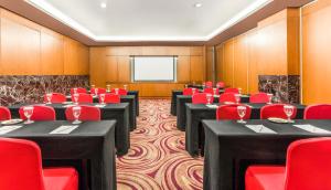 Khu vực hỗ trợ khách đi công tác/phòng hội thảo tại Hotel Ibis Semarang Simpang Lima