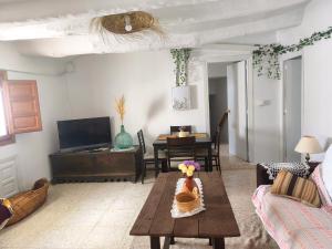 a living room with a table and a couch at Casa MANES in Pitres