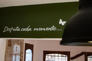 a sign for a restaurant with a butterfly on it at Blumenau Apart Hotel in Villa General Belgrano