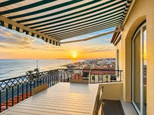 a balcony with a view of the ocean at Cascais Lux - New Apartment in Parede