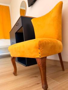 a yellow chair sitting in front of a mirror at Agriturismo Adenzia in Porto Empedocle