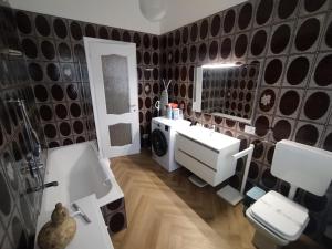 a bathroom with a sink and a toilet and a mirror at Casa Gaudia Varese living-working e quiete in Barasso +31 photos