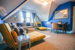 a living room with a couch and a table at Vibrant - 8ight Havens in Folkestone