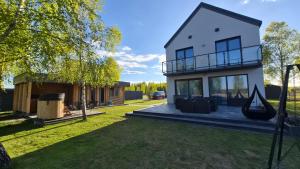 a house with a view of a yard at Oaza Brzozowa in Stradomia Wierzchnia