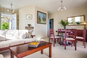 A seating area at Villa Serenity