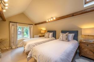 a bedroom with two beds and a window at 5 Bed in Hereford oc-83658 in Madley