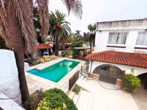 an overhead view of a swimming pool next to a house at HAUS EDELWEISS, Casa Quinta en Monte Grande, Bs As, EZEIZA AIRPORT, GARDEN, SWIMMING POOL in Monte Grande