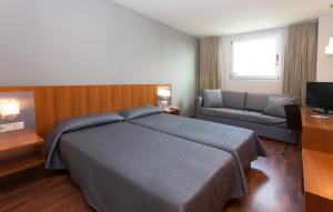 Postel nebo postele na pokoji v ubytování Hotel AG Express Elche