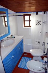 a bathroom with a sink and a toilet at Monte das Silveirinhas - Casa Rural in Silveiras
