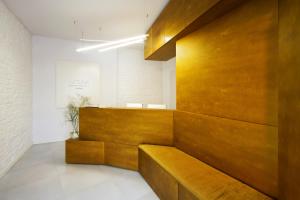 a lobby with a wooden wall and a bench at Aparthotel Wodna in Poznań