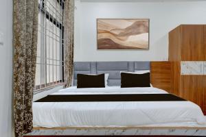 a bedroom with a large bed in a room at Hotel O Viraj Inn in Gwalior