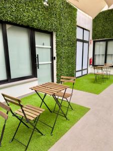 a picnic table and chairs in front of a building at Sorolla Urban Suites in Valencia