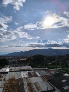 a view from the roof of a building with mountains in the background at Brisas del Santander in Fusagasuga