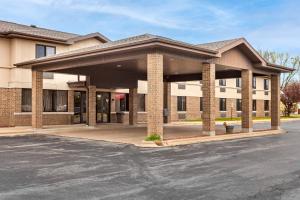 an empty parking lot in front of a building at Econo Lodge Inn & Suites Oconto in Oconto