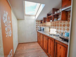 a small kitchen with a sink and a window at Agroturystyka U Marty in Trzcinica