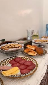 a table with plates of different types of food at Amoite hotel boutique in Nuestra Señora del Rosario de Caa Catí +15 photos
