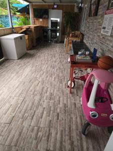 a room with a desk and a table with a basketball at Villa Mi casita el paraiso costero in Aguada