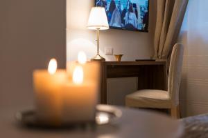 TV a/nebo společenská místnost v ubytování Aruna Suites