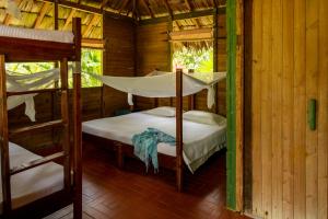 a bedroom with two bunk beds in a cabin at Hotel Pijibá Lodge in Nuquí
